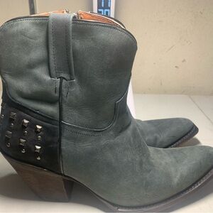 American Rebel Western Women’s Sz 11 Ankle Booties.        2758